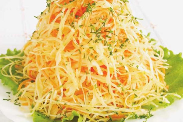 Салат с редькой, морковью и яблоками